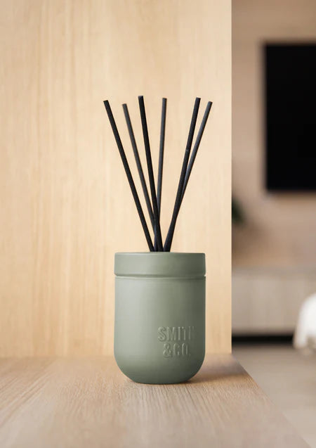 Smith and Co. Diffuser 200ml | Amber and Freesia