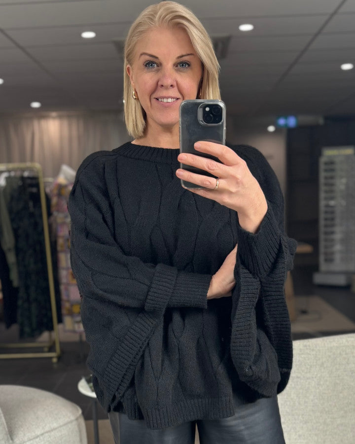 Stella + Gemma Cable Poncho | Black