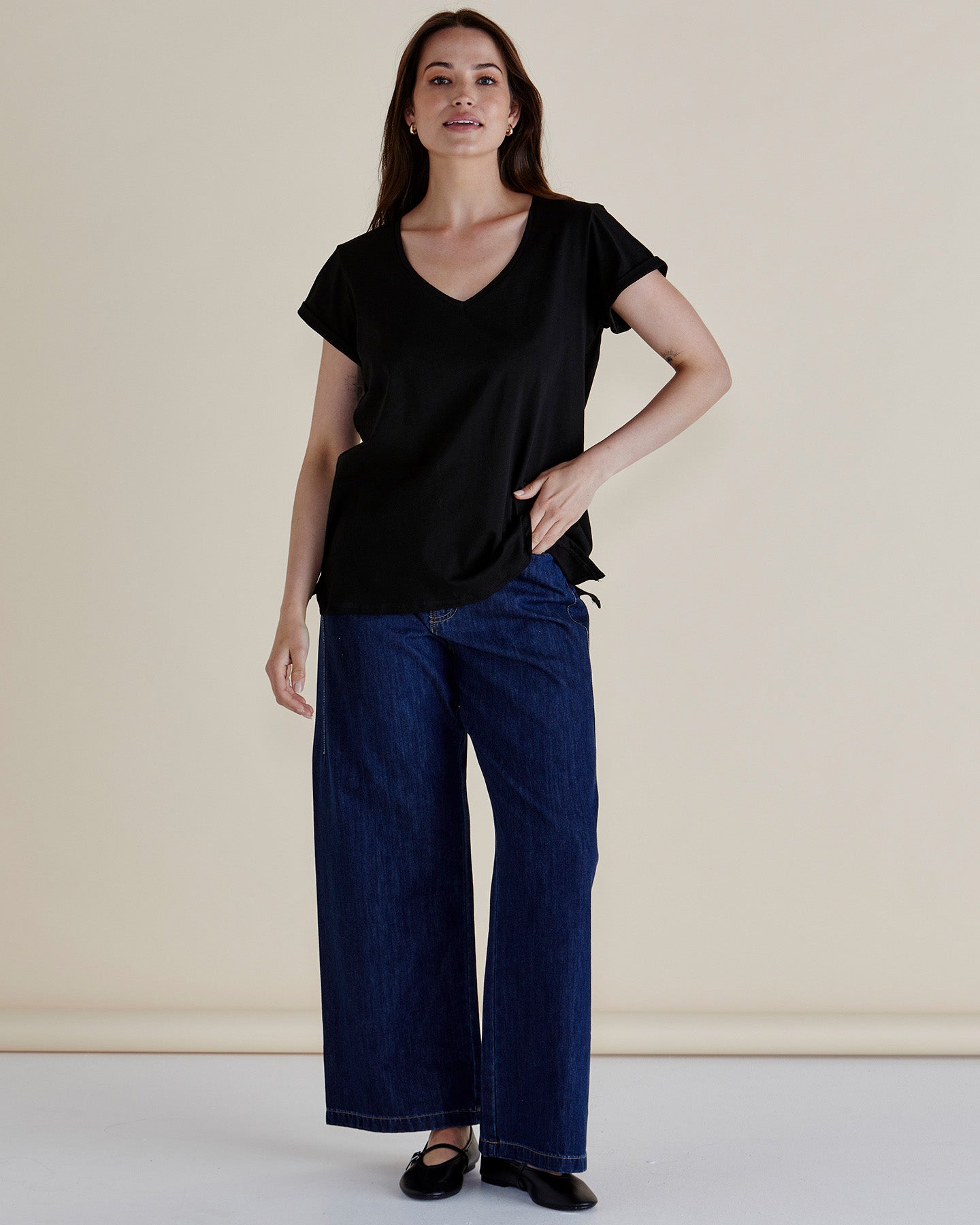 Betty Basics Ayla V-Neck Tee | Black