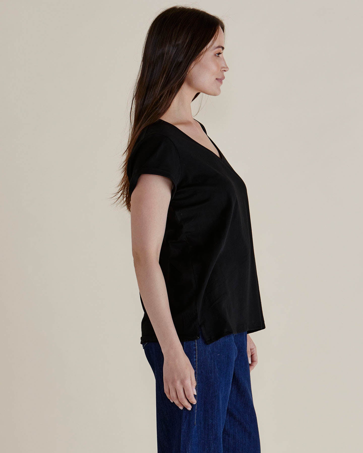 Betty Basics Ayla V-Neck Tee | Black