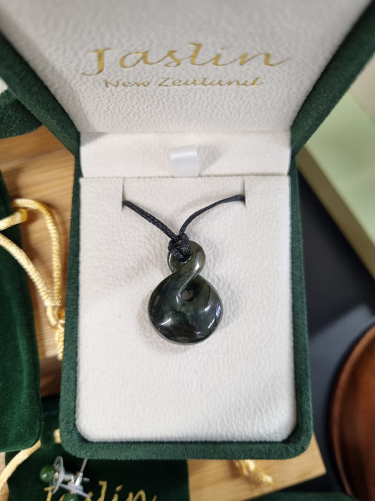 Jaslin Greenstone - Twist Necklace 26mm