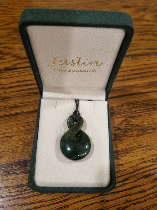 Jaslin Greenstone - Single Twist Necklace 37mm