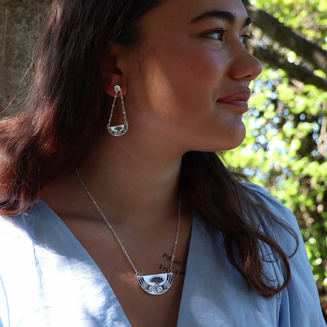 Little Taonga Breastplate Necklace | Silver