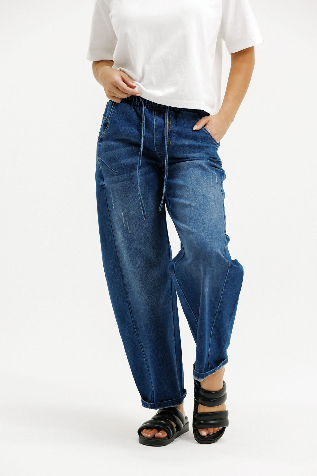 Homelee Barrel Jeans | Blue Wash