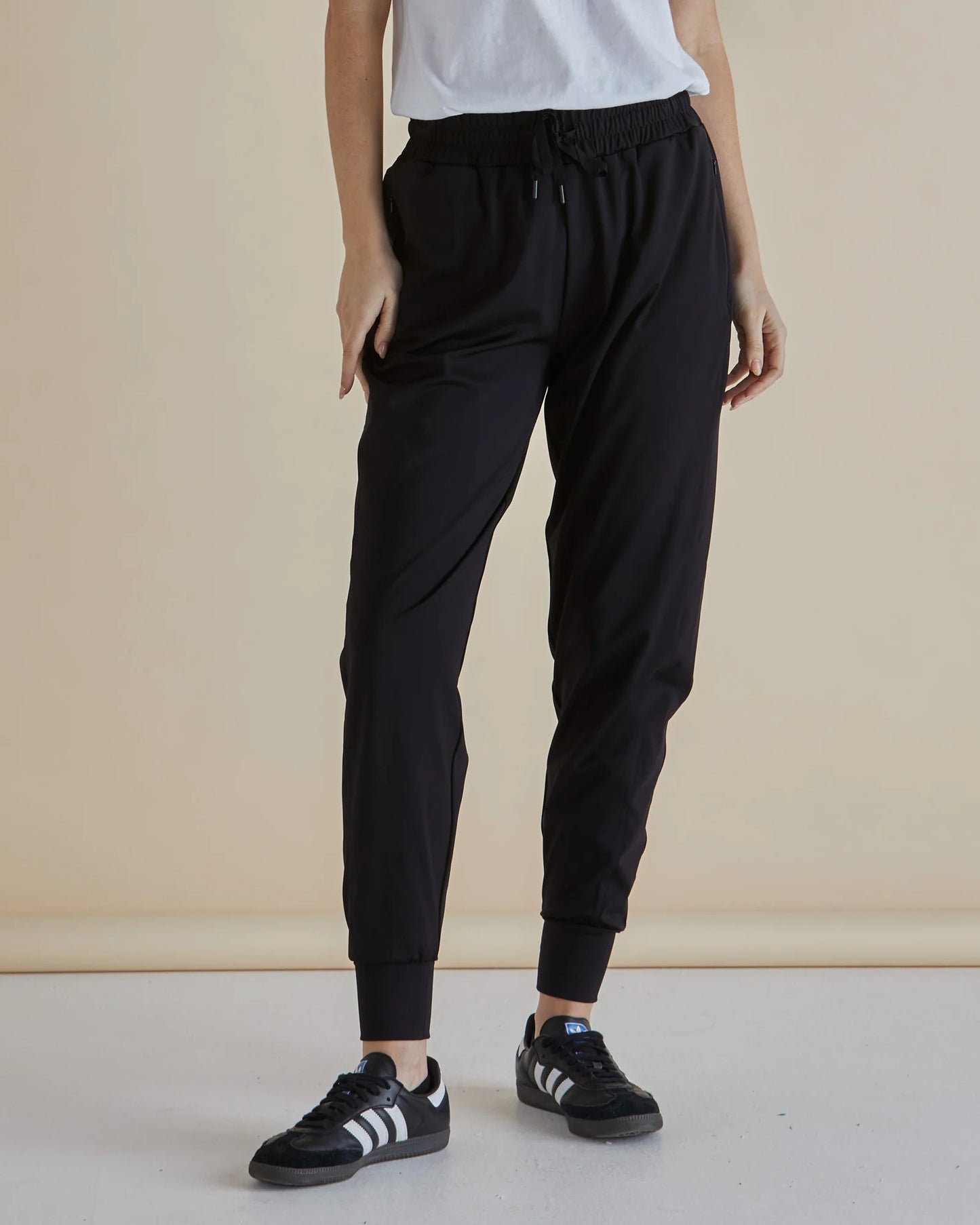 Betty Basics Cara Travel Jogger | Black