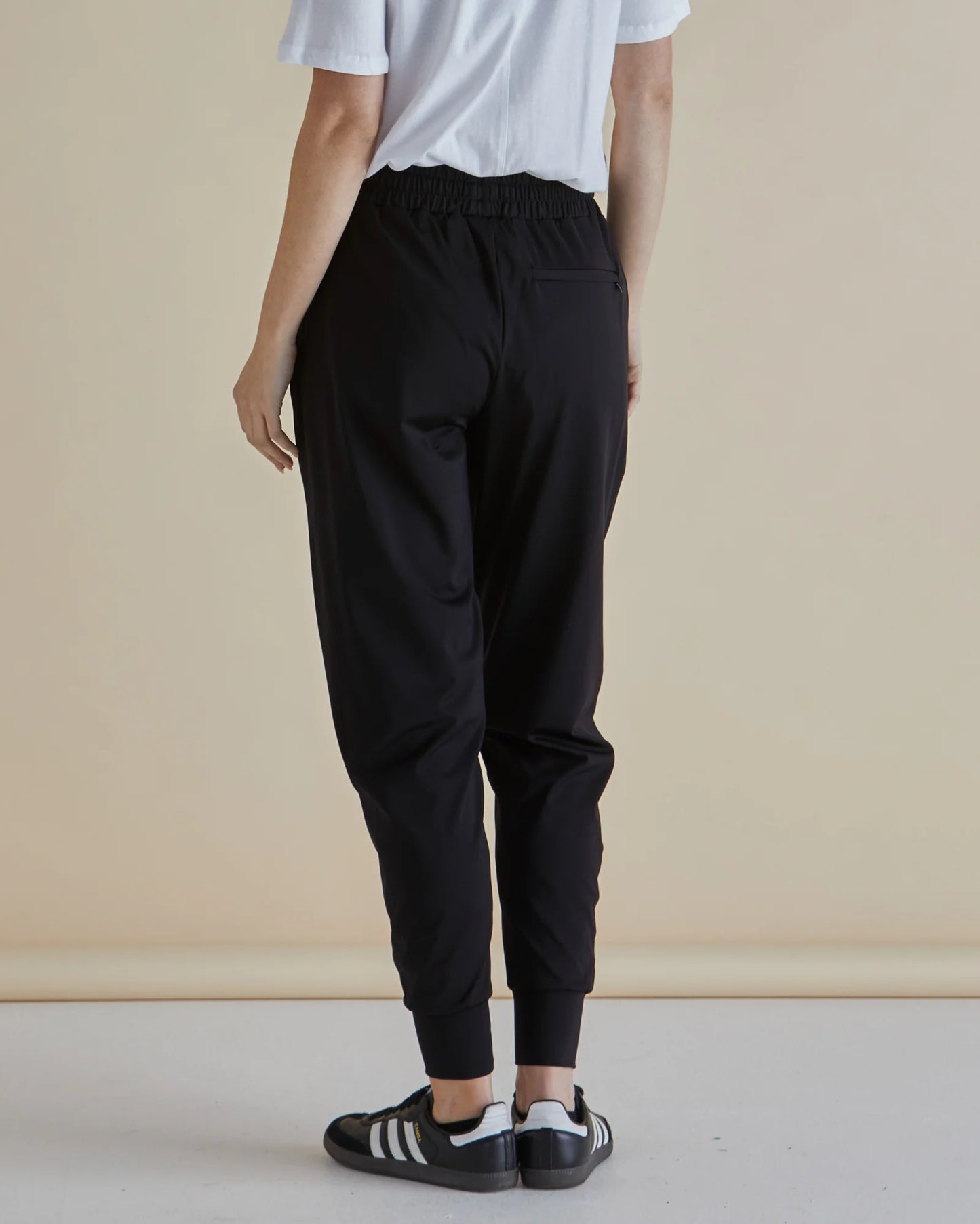 Betty Basics Cara Travel Jogger | Black