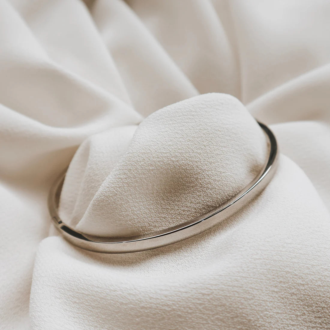 Katy B Small Oval Bangle