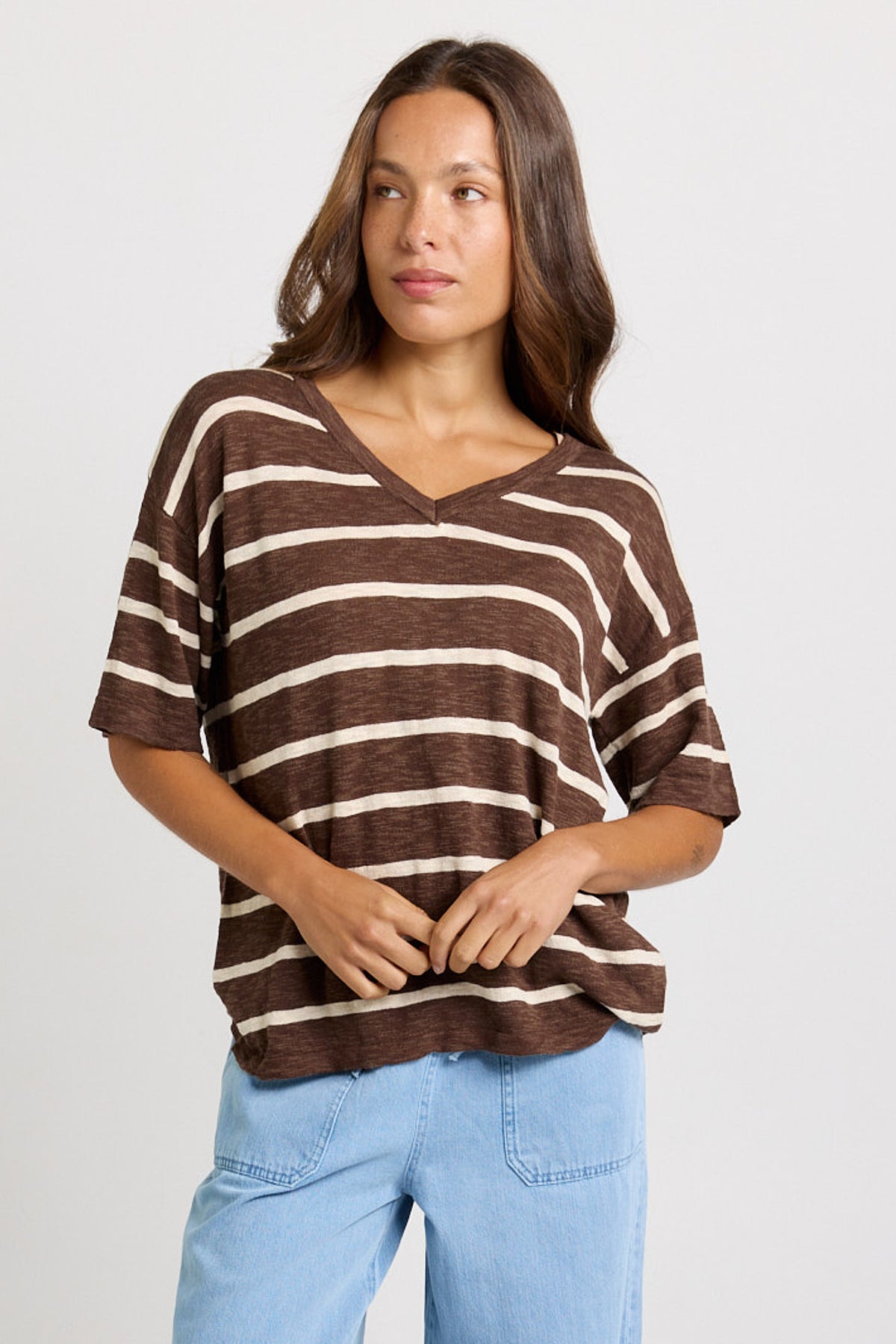 Betty Basics Aries V Neck Sweater | Chocolate
