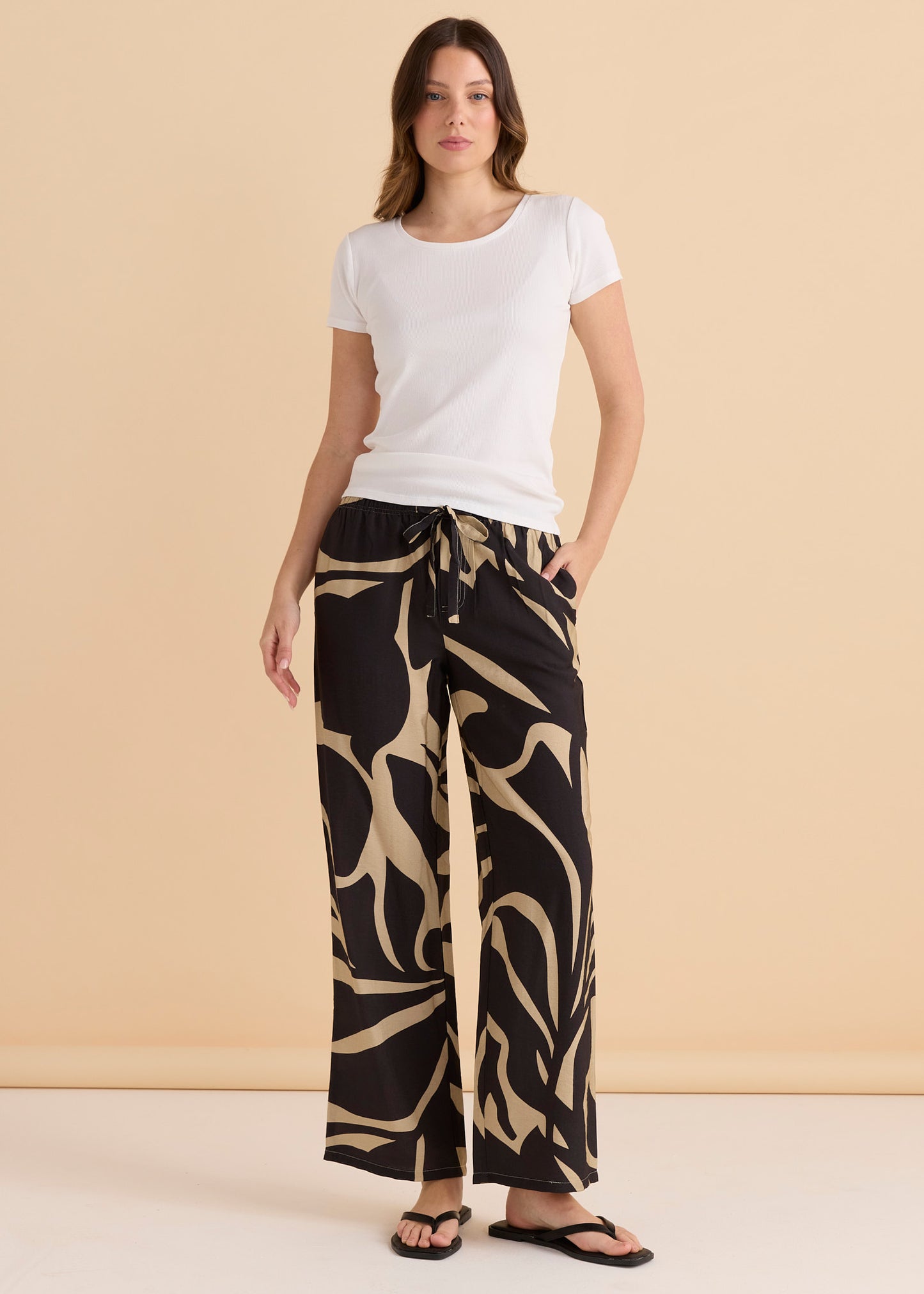 Betty Basics Sutton Relax Pant | Monochrome Floral
