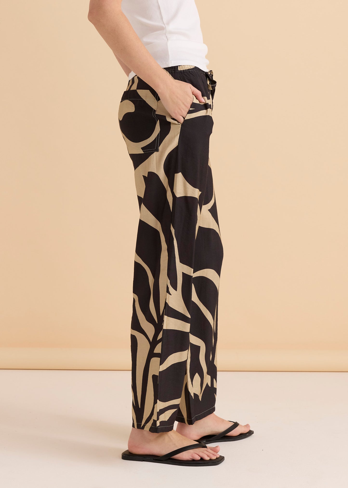 Betty Basics Sutton Relax Pant | Monochrome Floral