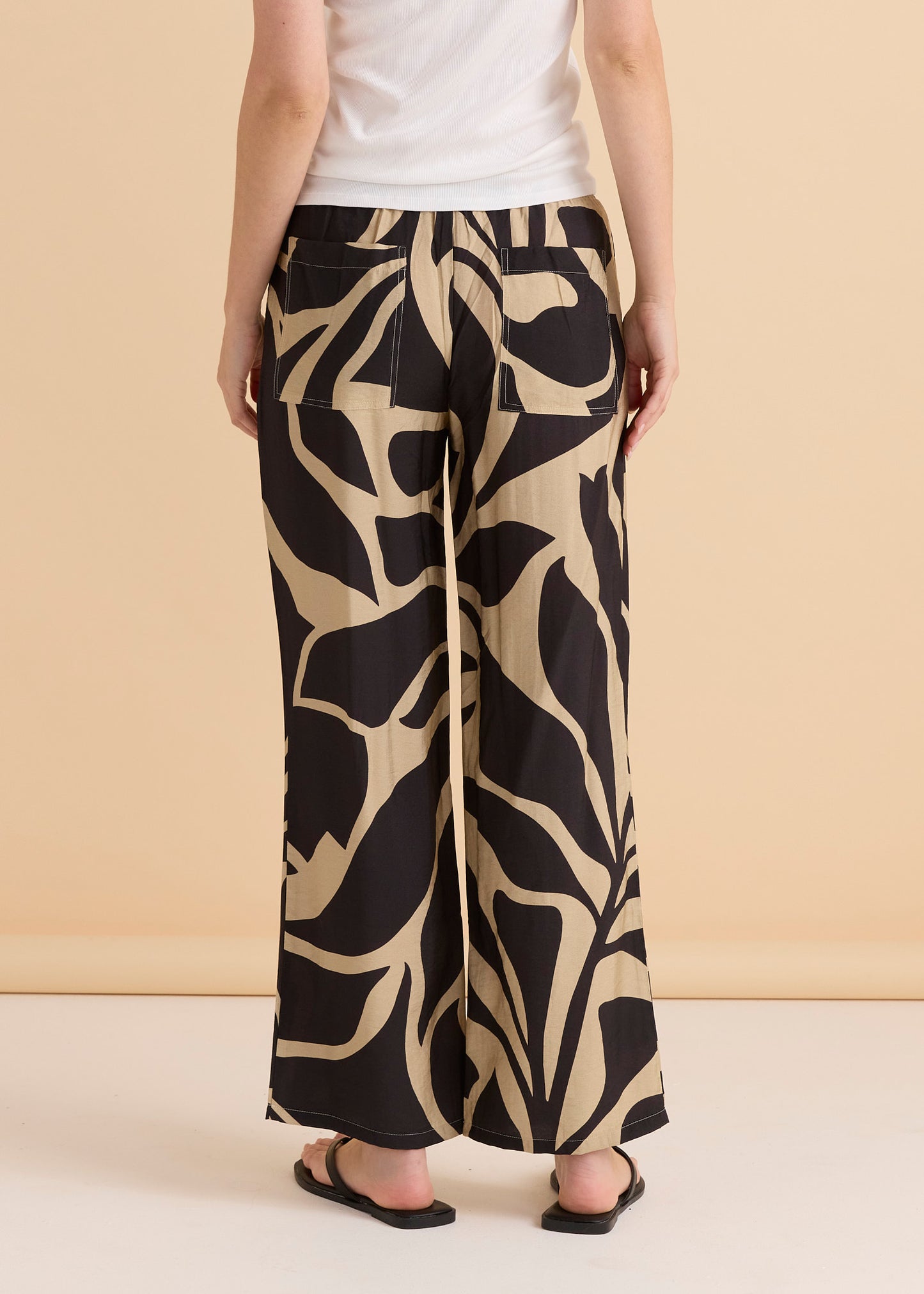 Betty Basics Sutton Relax Pant | Monochrome Floral