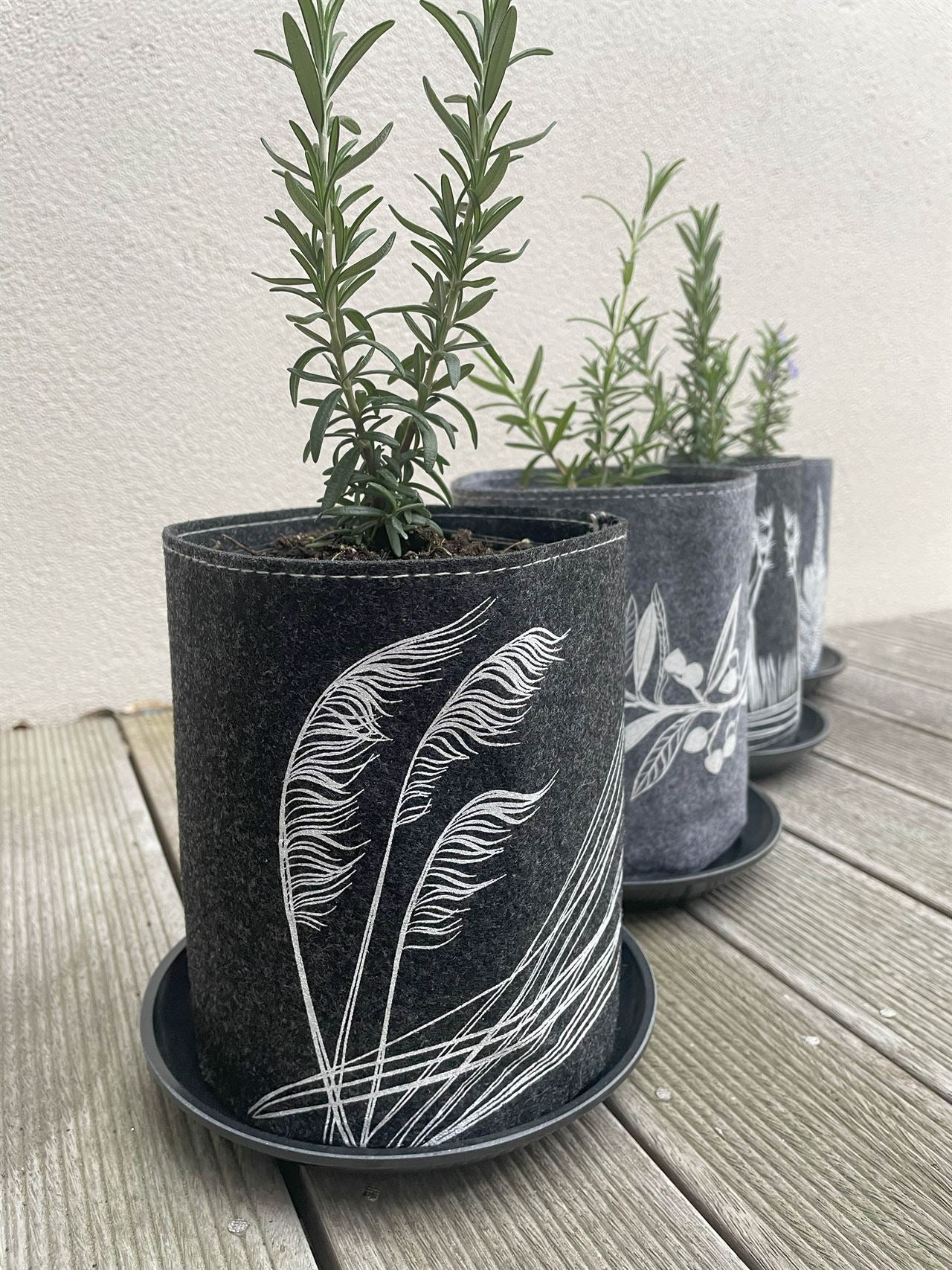 Jo Luping Design - Toetoe on Dark Grey 2 | Ecofelt Growbag