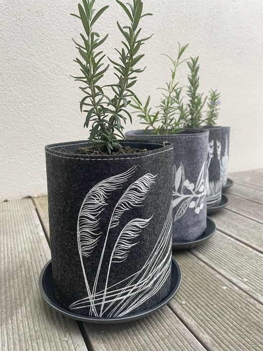 Jo Luping Design - Toetoe on Dark Grey 2 | Ecofelt Growbag