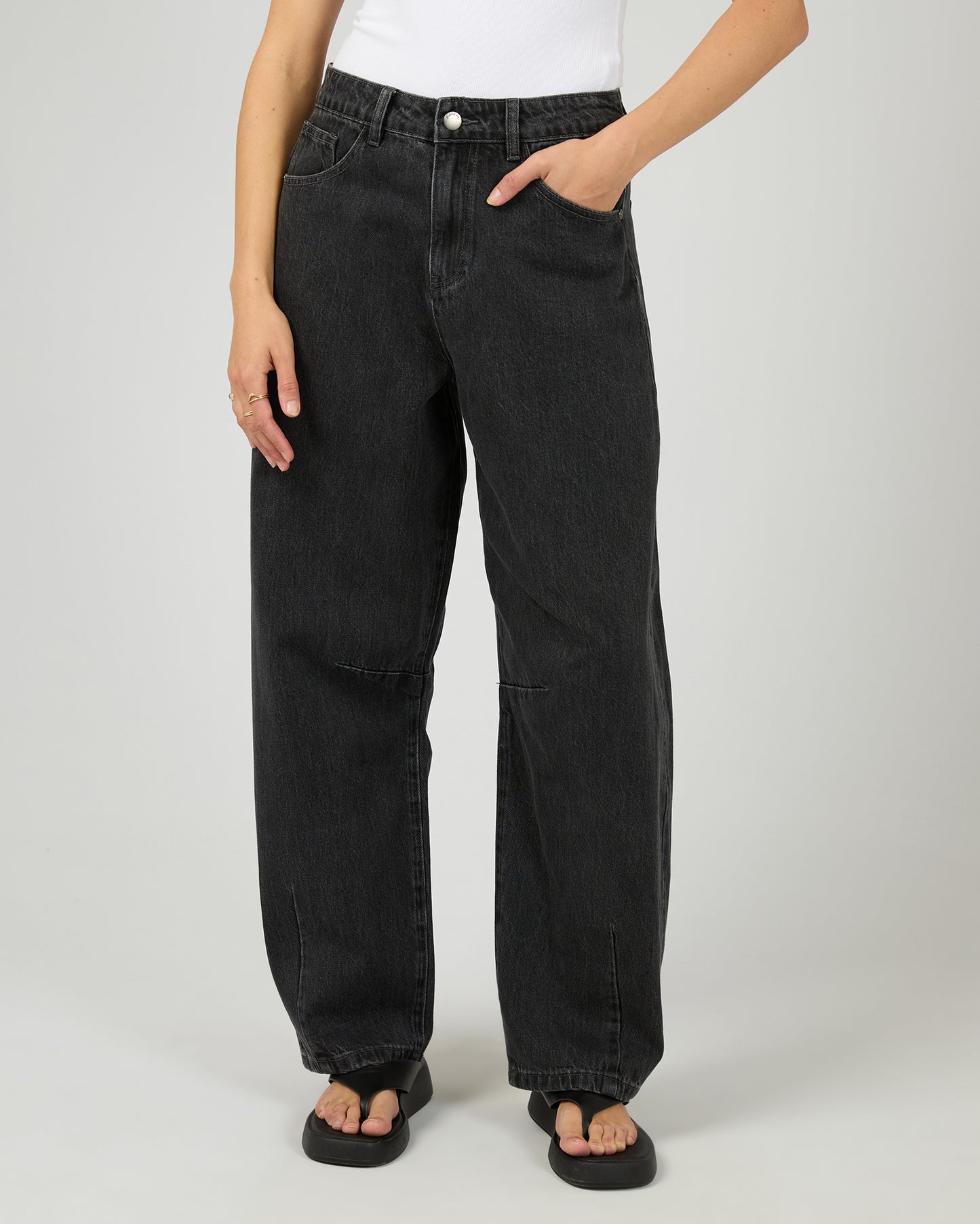 All About Eve Hallie Barrell Leg Jean | Coal