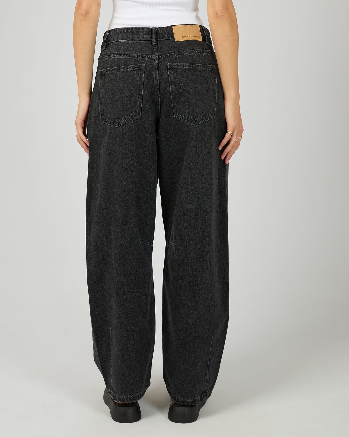 All About Eve Hallie Barrell Leg Jean | Coal