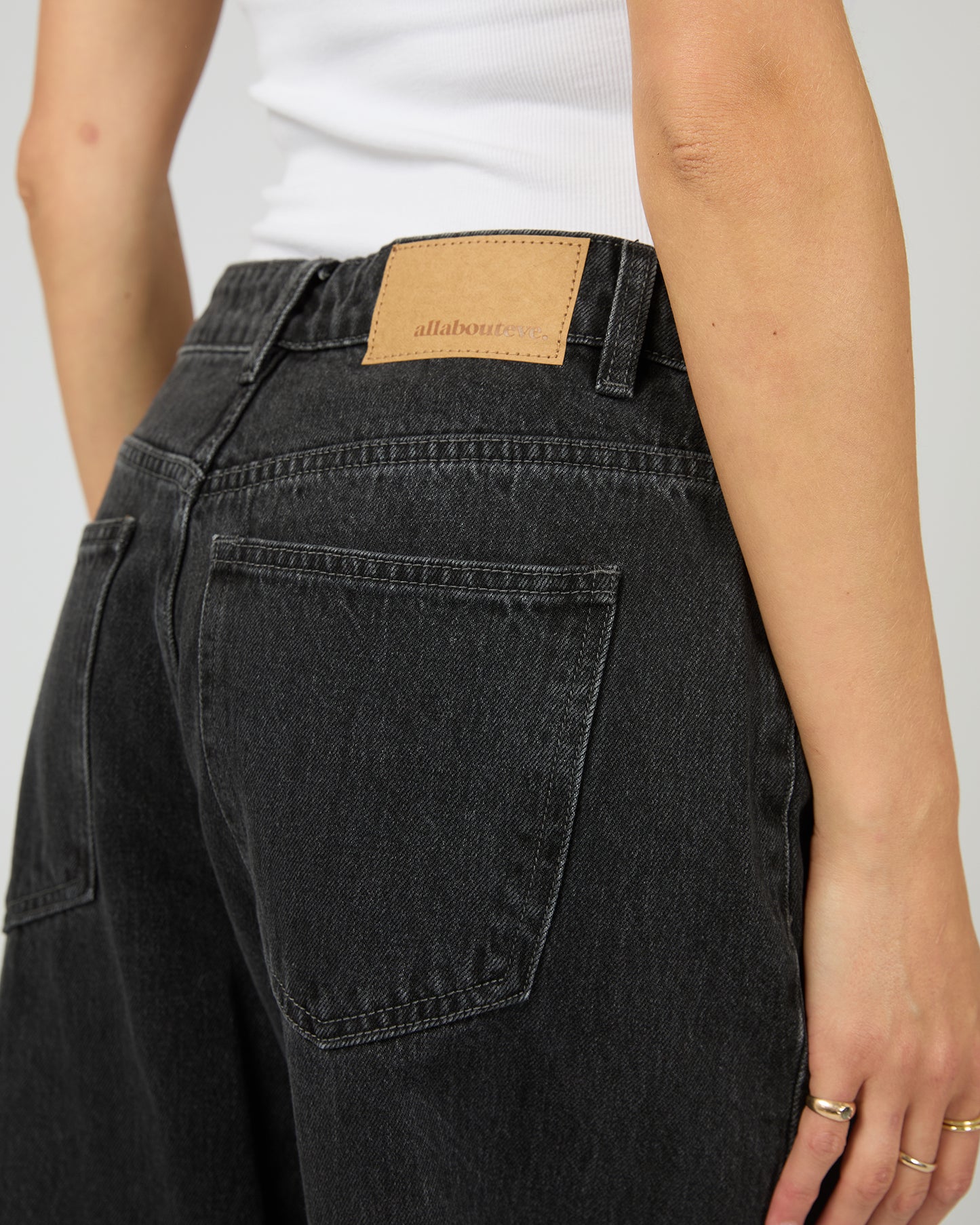 All About Eve Hallie Barrell Leg Jean | Coal