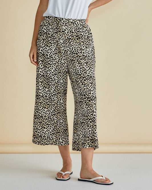 Betty Basics Crystal Crop Jogger | Cheetah